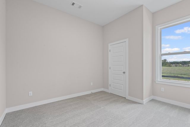 325 KEMROCK DR W, Cordova, TN 38018