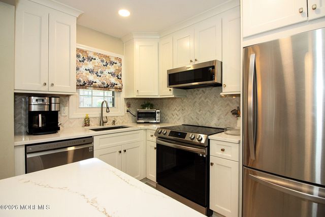 1108 Wellington Place, Matawan, NJ 07747