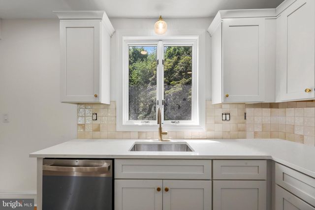 302 W WASHINGTON AVE, Magnolia, NJ 08049