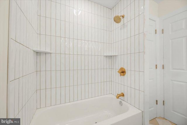 302 W WASHINGTON AVE, Magnolia, NJ 08049
