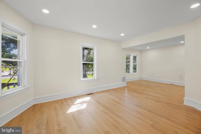 302 W WASHINGTON AVE, Magnolia, NJ 08049