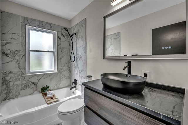 375 Hillside Road, Seven Hills, OH 44131