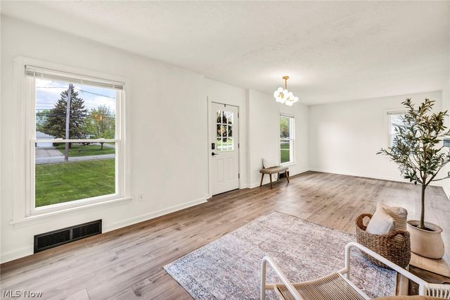 375 Hillside Road, Seven Hills, OH 44131