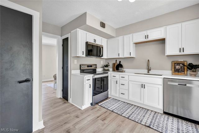 375 Hillside Road, Seven Hills, OH 44131