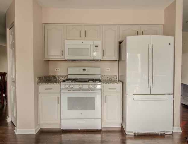 3110 Bloomfield Drive, Joliet, IL 60436