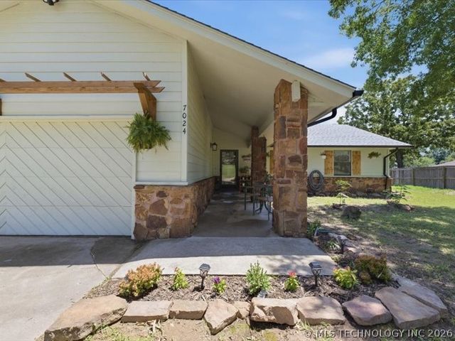 7024 W Canyon Road, Tulsa, OK 74131