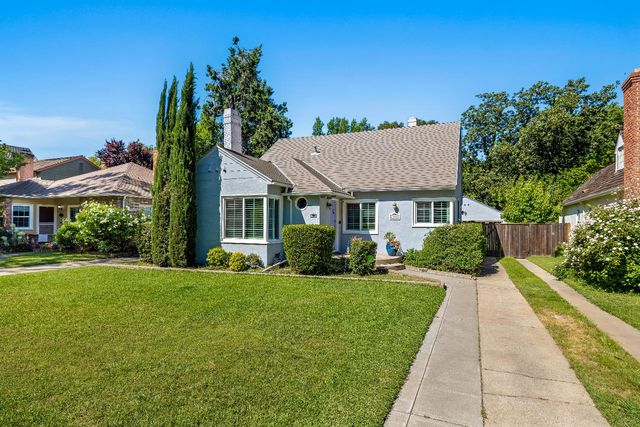 2616 Land Park Dr, Sacramento, CA 95818