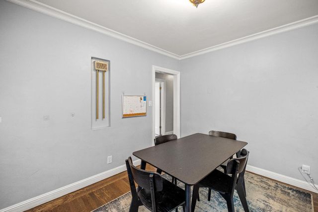 2616 Land Park Dr, Sacramento, CA 95818