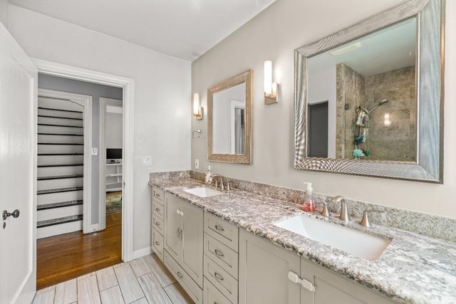 2616 Land Park Dr, Sacramento, CA 95818