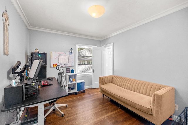 2616 Land Park Dr, Sacramento, CA 95818