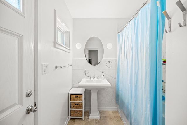 2616 Land Park Dr, Sacramento, CA 95818