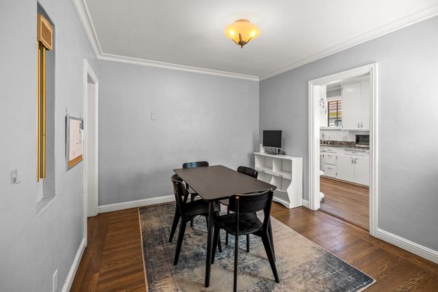 2616 Land Park Dr, Sacramento, CA 95818