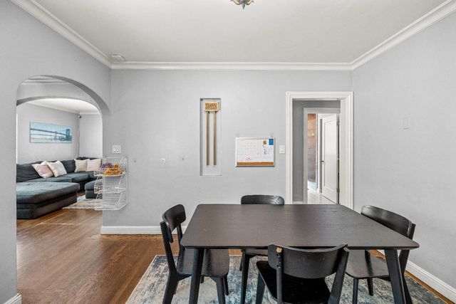 2616 Land Park Dr, Sacramento, CA 95818