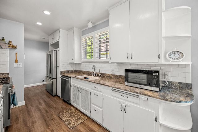 2616 Land Park Dr, Sacramento, CA 95818