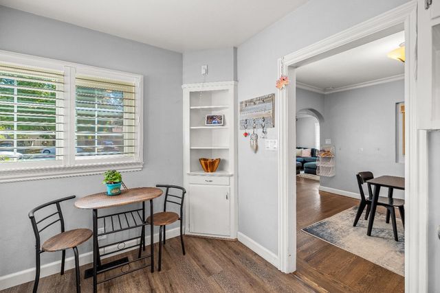 2616 Land Park Dr, Sacramento, CA 95818