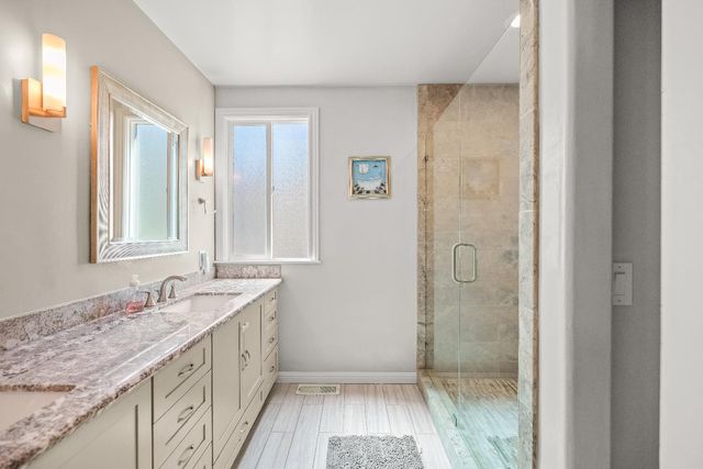 2616 Land Park Dr, Sacramento, CA 95818