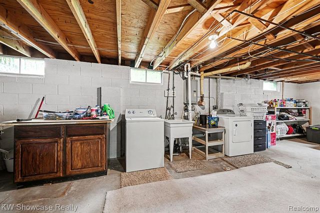 3186 Roselawn Street, Walled Lake, MI 48390