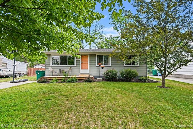 3186 Roselawn Street, Walled Lake, MI 48390