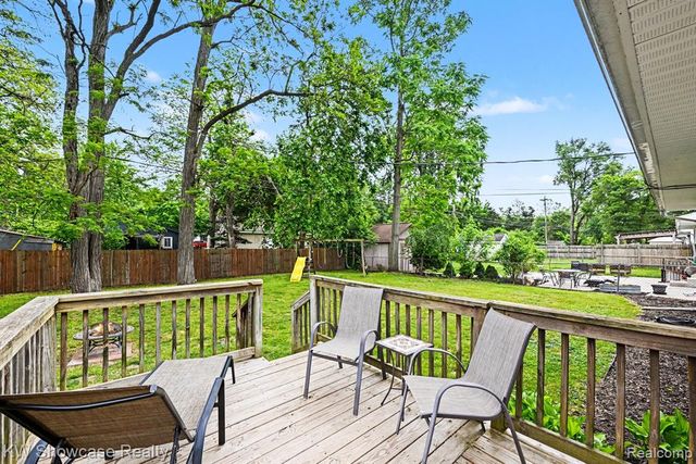 3186 Roselawn Street, Walled Lake, MI 48390