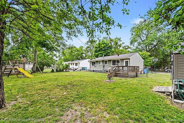 3186 Roselawn Street, Walled Lake, MI 48390