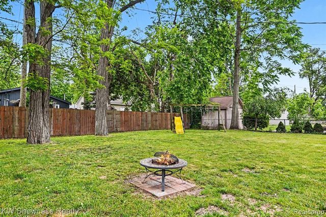3186 Roselawn Street, Walled Lake, MI 48390