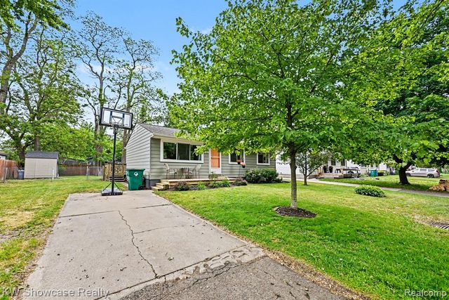 3186 Roselawn Street, Walled Lake, MI 48390