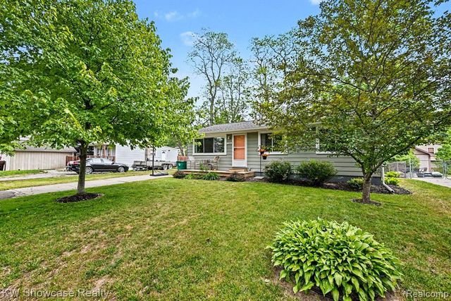 3186 Roselawn Street, Walled Lake, MI 48390