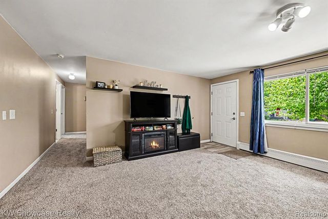 3186 Roselawn Street, Walled Lake, MI 48390