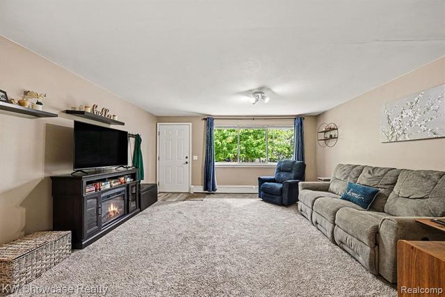 3186 Roselawn Street, Walled Lake, MI 48390