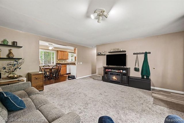 3186 Roselawn Street, Walled Lake, MI 48390