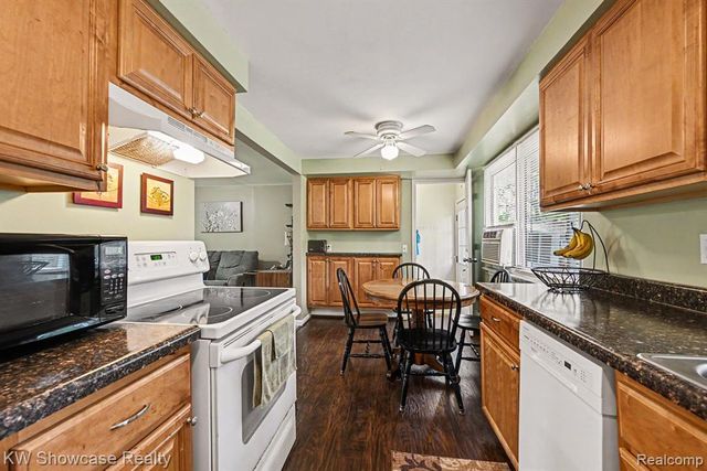 3186 Roselawn Street, Walled Lake, MI 48390