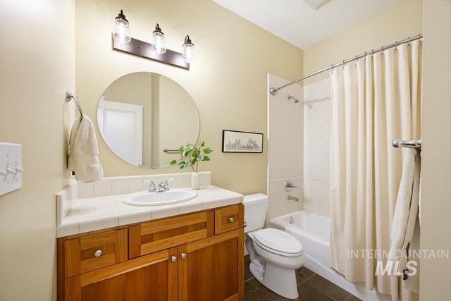 138 W Thornberry Ct, Boise, ID 83702