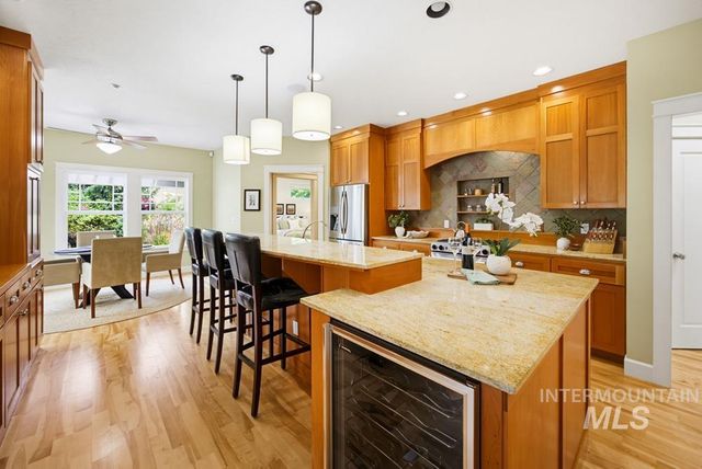 138 W Thornberry Ct, Boise, ID 83702