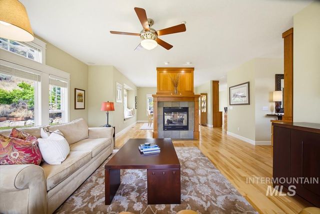 138 W Thornberry Ct, Boise, ID 83702