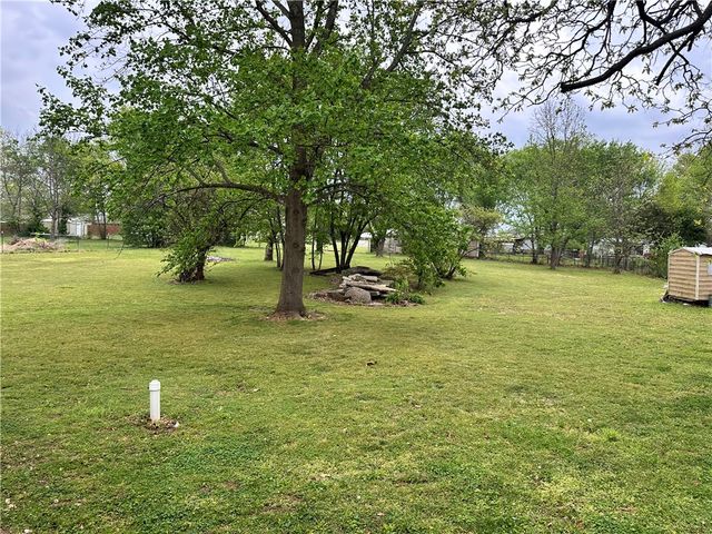 1096 S Hwy 59, Watts, OK 74964