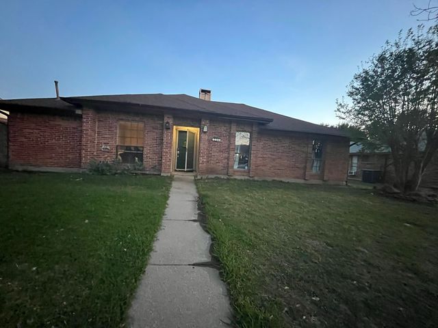 1650 Canterbury Lane, Lewisville, TX 75067