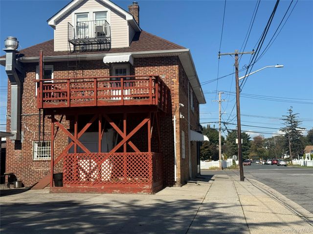 670 Dixon Avenue, Copiague, NY 11726