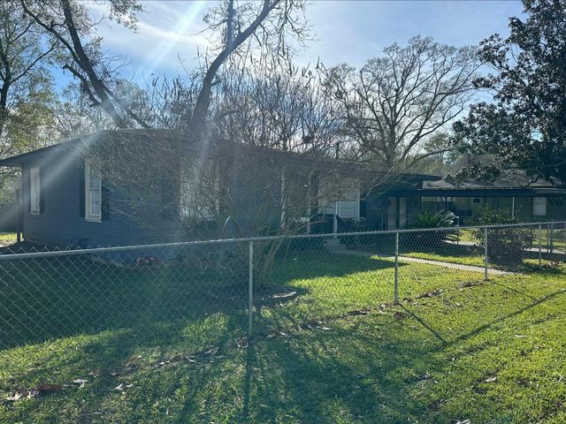 2309 Bradford Street, Orange, TX 77630