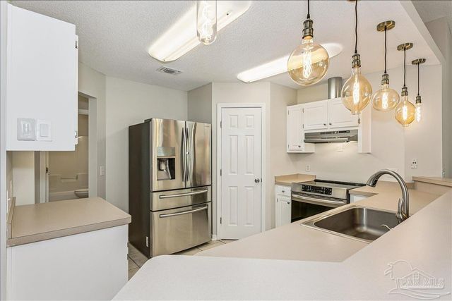 5966 Herlong Dr, Milton, FL 32570