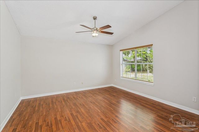 5966 Herlong Dr, Milton, FL 32570