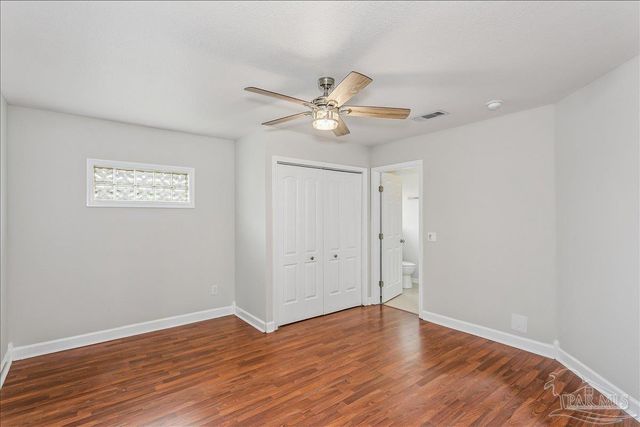 5966 Herlong Dr, Milton, FL 32570