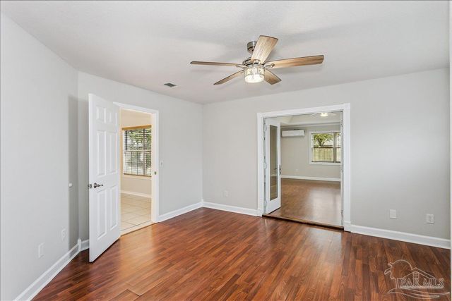 5966 Herlong Dr, Milton, FL 32570