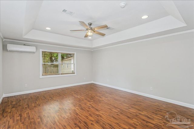 5966 Herlong Dr, Milton, FL 32570