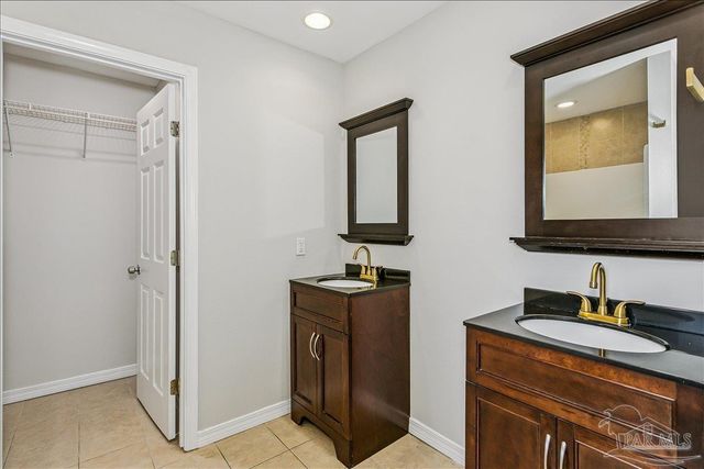 5966 Herlong Dr, Milton, FL 32570