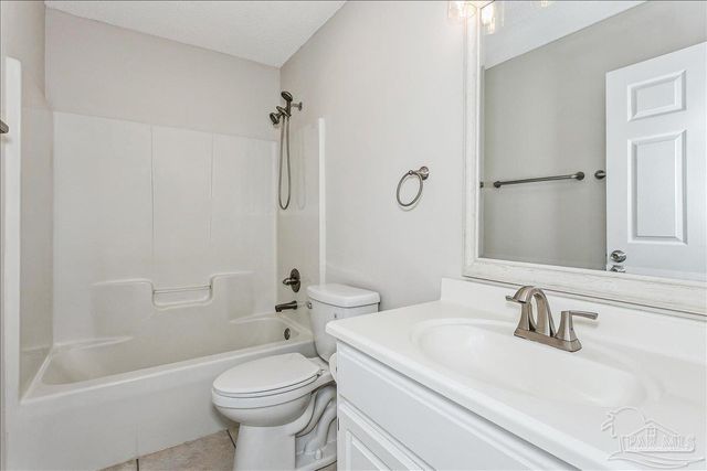 5966 Herlong Dr, Milton, FL 32570