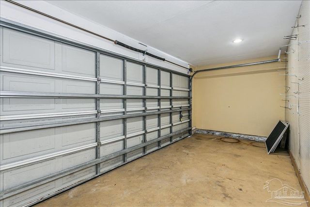 5966 Herlong Dr, Milton, FL 32570