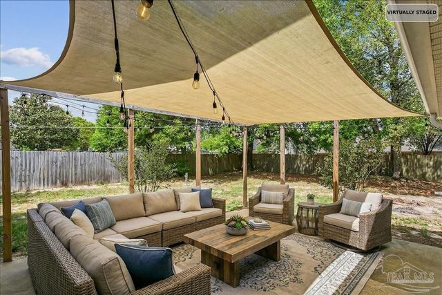 5966 Herlong Dr, Milton, FL 32570