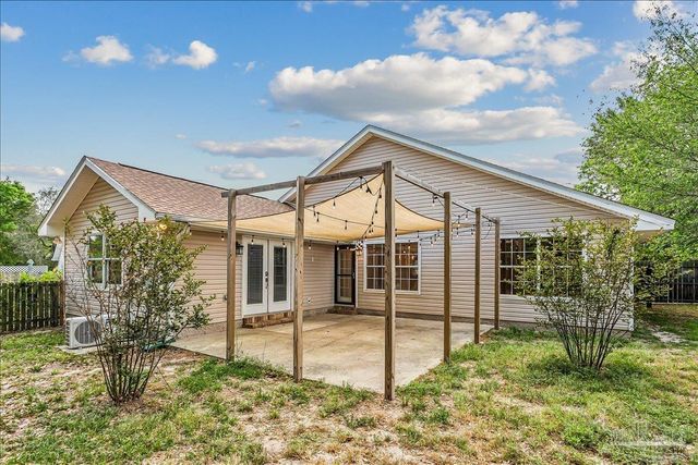 5966 Herlong Dr, Milton, FL 32570