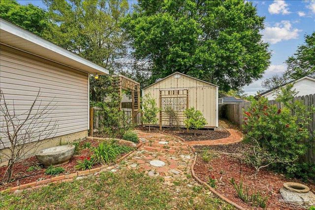 5966 Herlong Dr, Milton, FL 32570