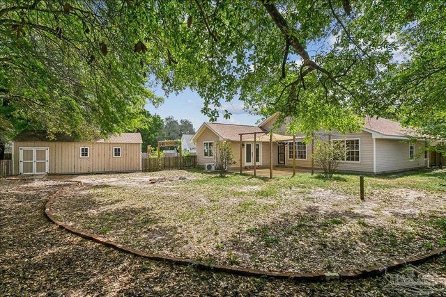 5966 Herlong Dr, Milton, FL 32570